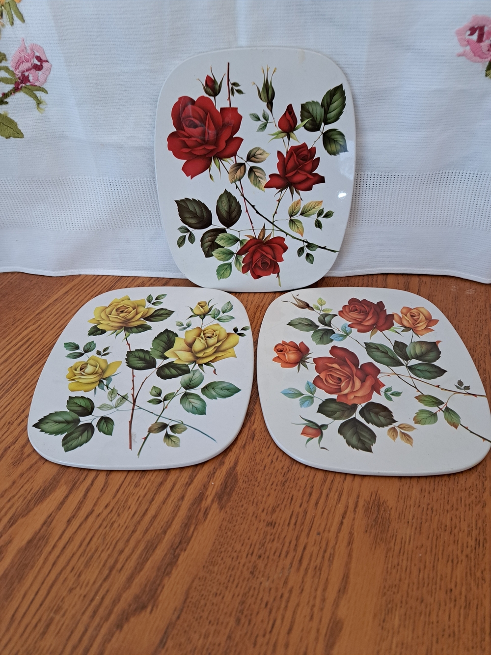 ❤️6/$16❤️Vintage Set of 3 Floral Savoy Cocktail mats/Coasters